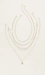 Aanbieding van Set van 3 kettingen met parels en schelpen voor 12,99€ bij Stradivarius