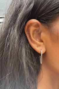 Aanbieding van Mini Drop Hoop Earrings voor 6€ bij Brandy Melville