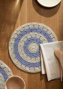Aanbieding van Crochet placemat diameter 38 cm voor 6,99€ bij Mango