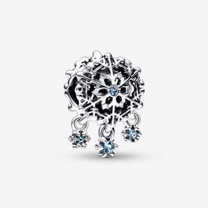 Aanbieding van Icy Snowflake Drop Charm voor 59€ bij Pandora