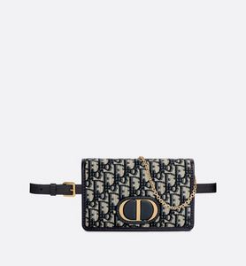 Aanbieding van 30 Montaigne 2-in-1-pouch voor 1700€ bij Dior